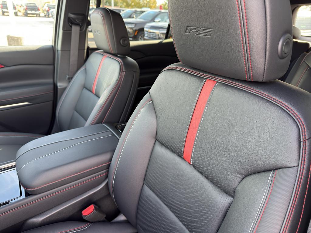 new 2026 Chevrolet Traverse car, priced at $55,140