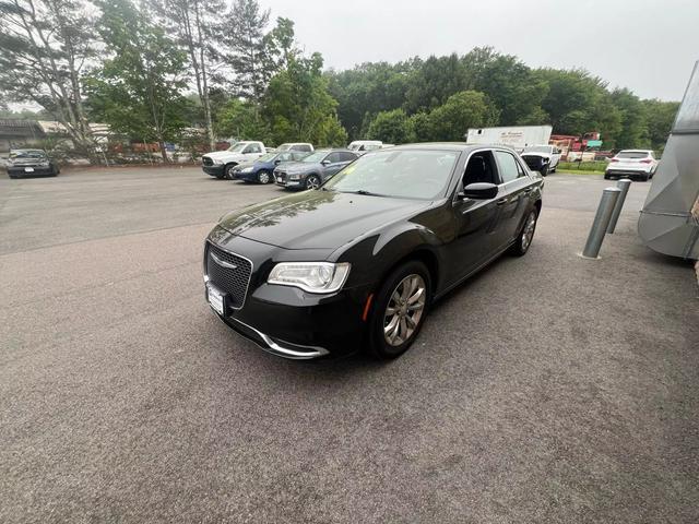 used 2019 Chrysler 300 car