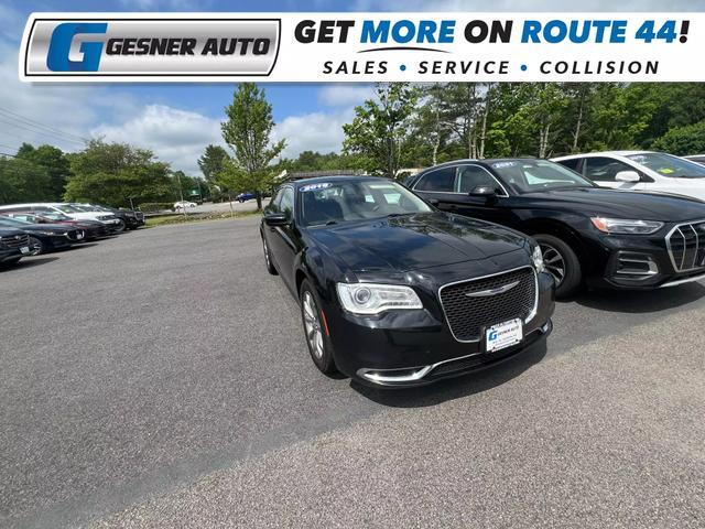 used 2019 Chrysler 300 car