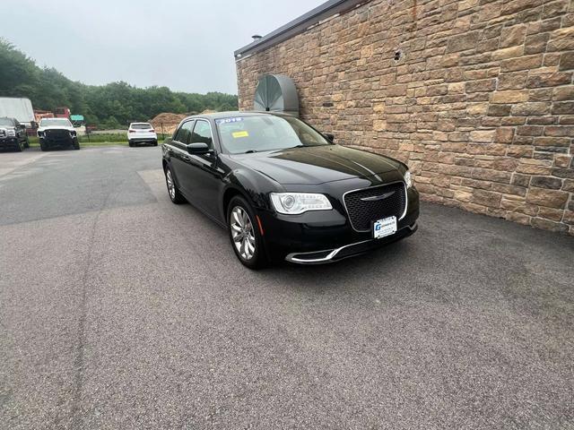 used 2019 Chrysler 300 car