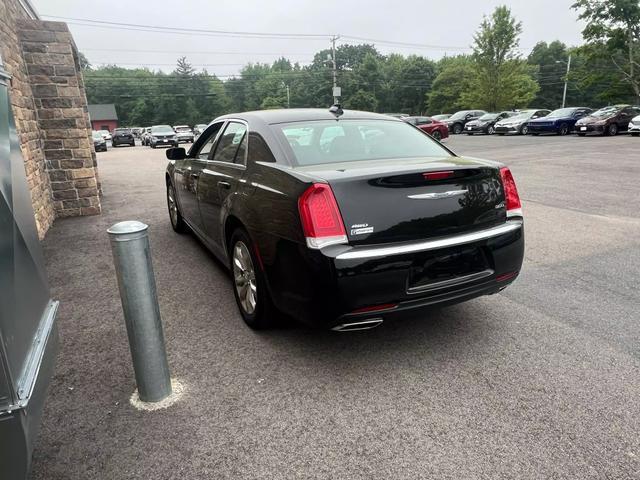 used 2019 Chrysler 300 car