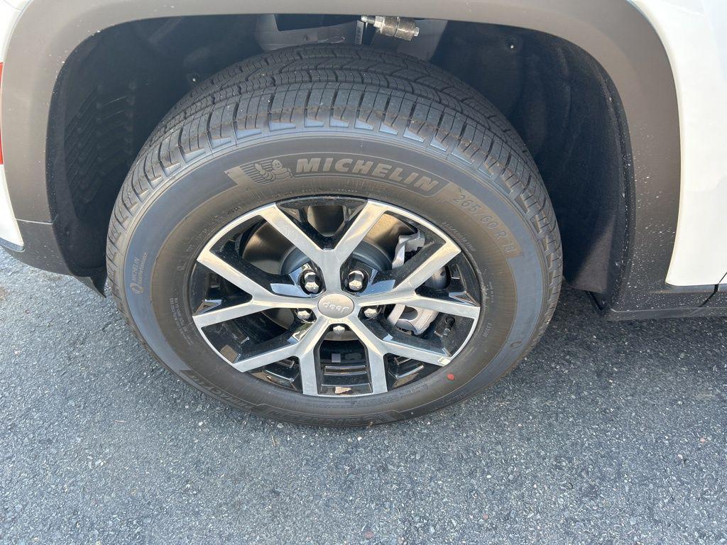 new 2025 Jeep Grand Cherokee L car, priced at $48,854