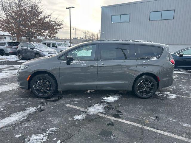 new 2025 Chrysler Pacifica car, priced at $51,755