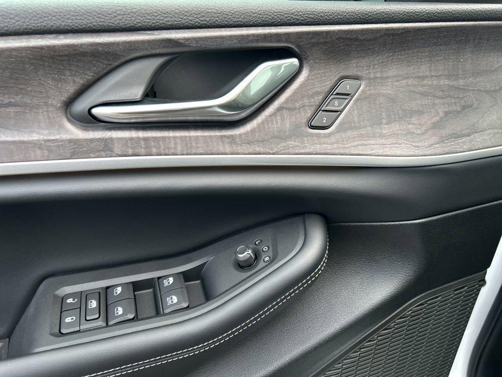 new 2025 Jeep Grand Cherokee L car, priced at $51,515