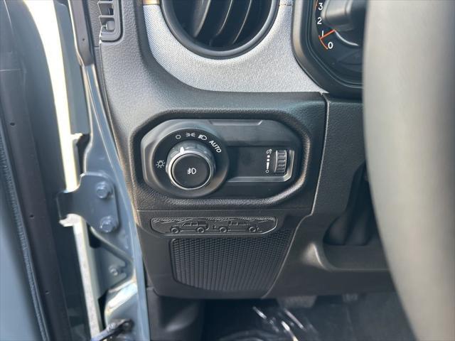 new 2025 Jeep Wrangler car, priced at $47,727