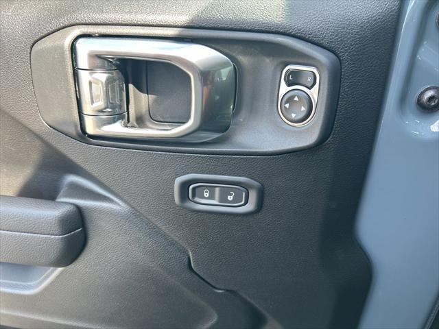 new 2025 Jeep Wrangler car, priced at $47,727