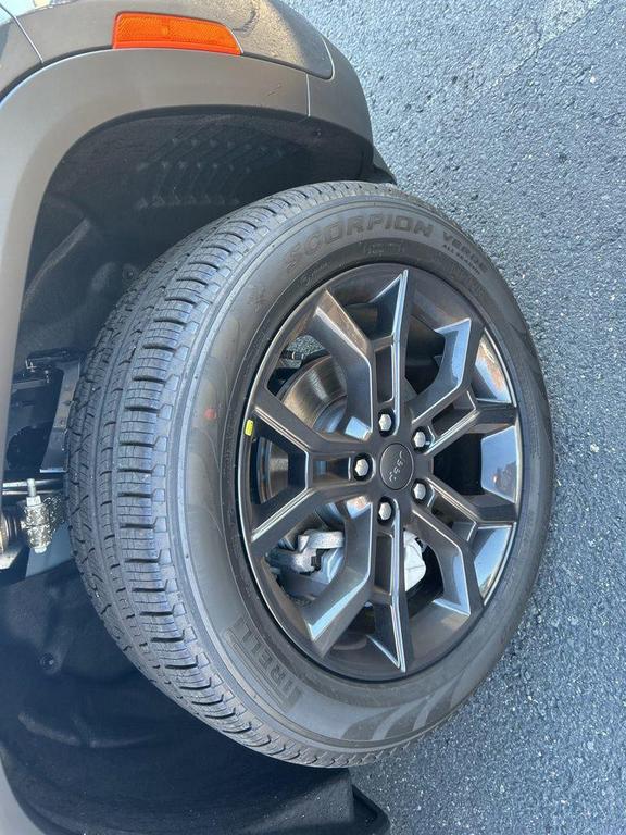 new 2025 Jeep Grand Cherokee car, priced at $54,730