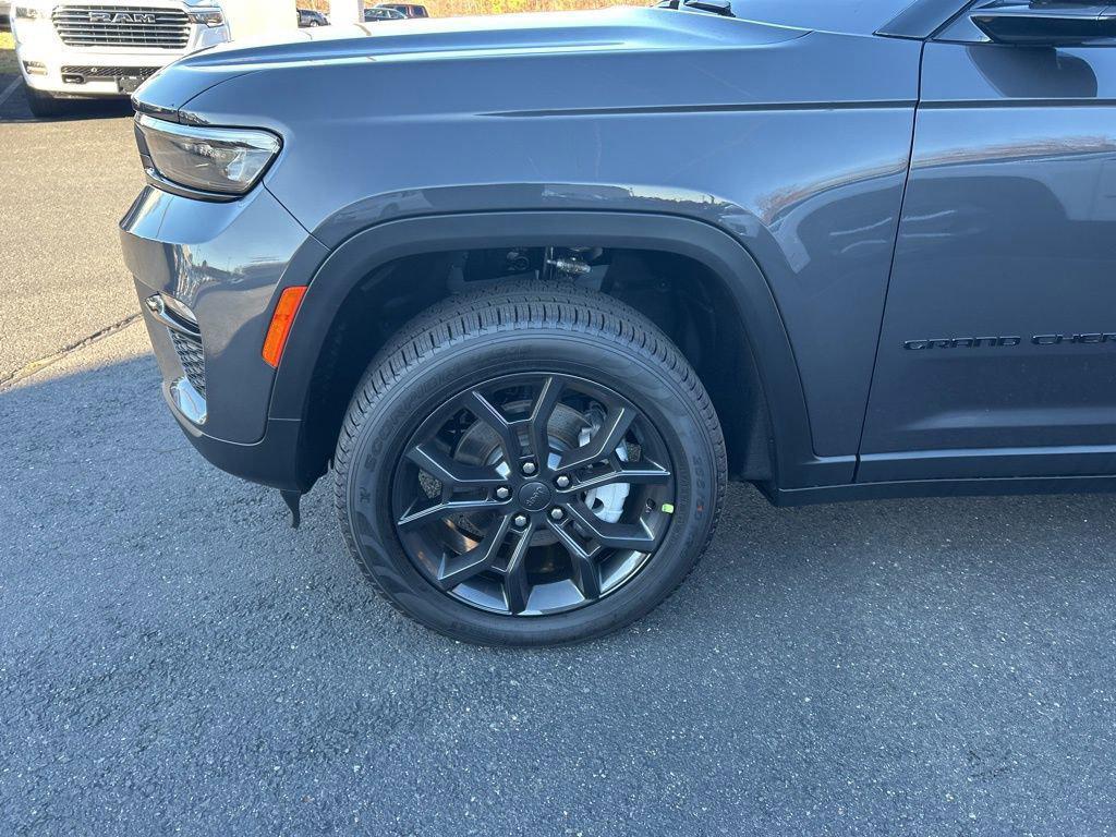 new 2025 Jeep Grand Cherokee car, priced at $54,730
