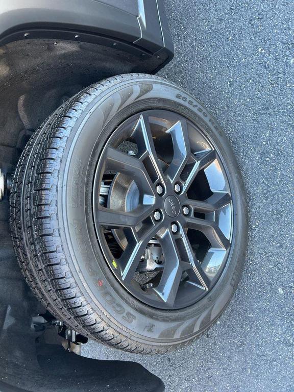 new 2025 Jeep Grand Cherokee car, priced at $54,730