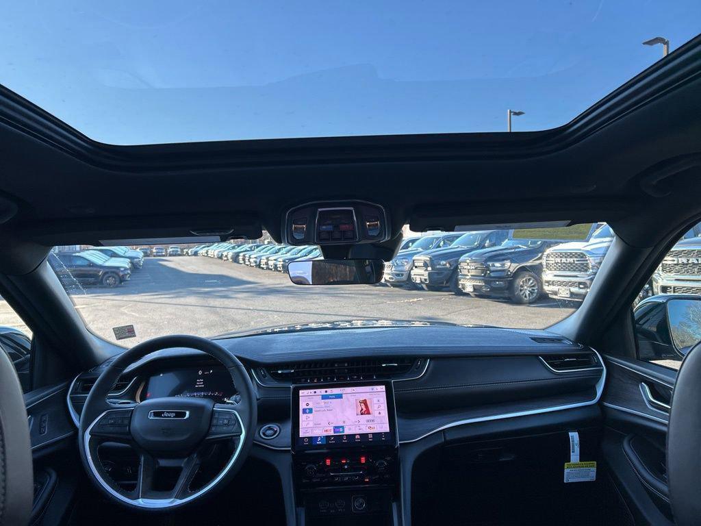 new 2025 Jeep Grand Cherokee car, priced at $54,730