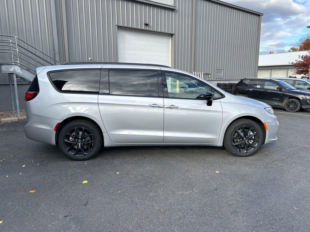 new 2026 Chrysler Pacifica car, priced at $52,897