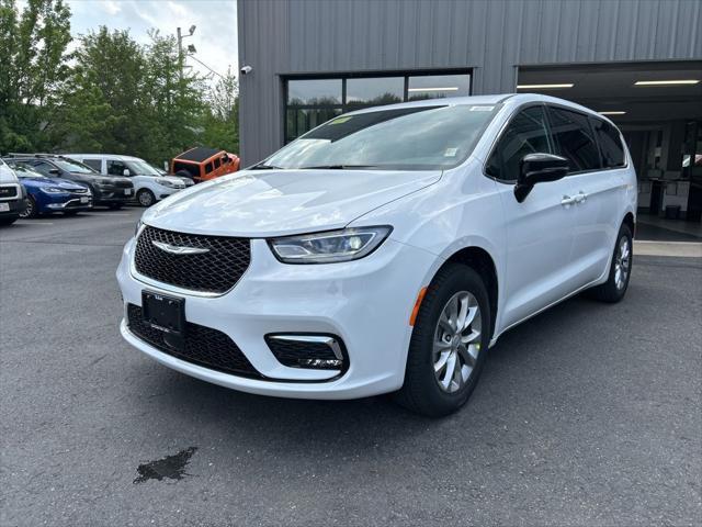 new 2025 Chrysler Pacifica car, priced at $45,219