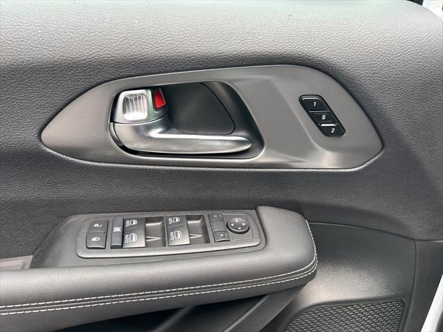 new 2025 Chrysler Pacifica car, priced at $45,219