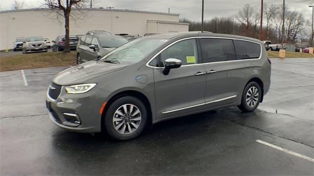 new 2023 Chrysler Pacifica Hybrid car, priced at $53,759