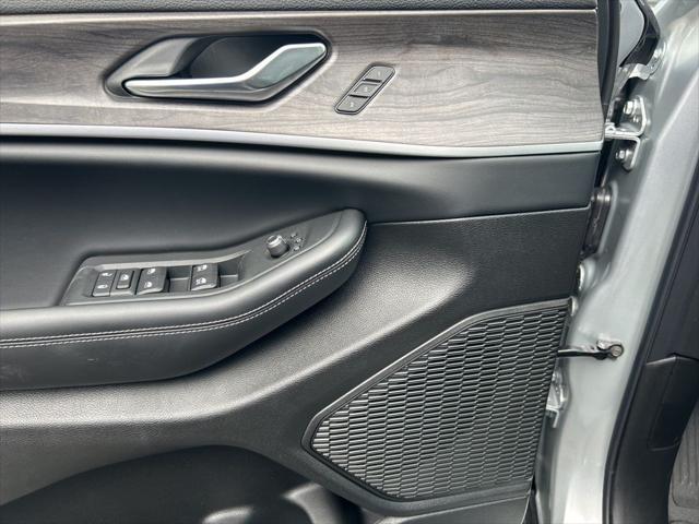 new 2025 Jeep Grand Cherokee L car, priced at $49,195