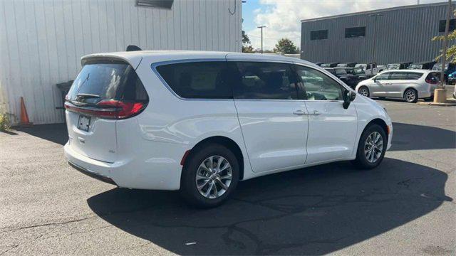 new 2025 Chrysler Pacifica car, priced at $45,140