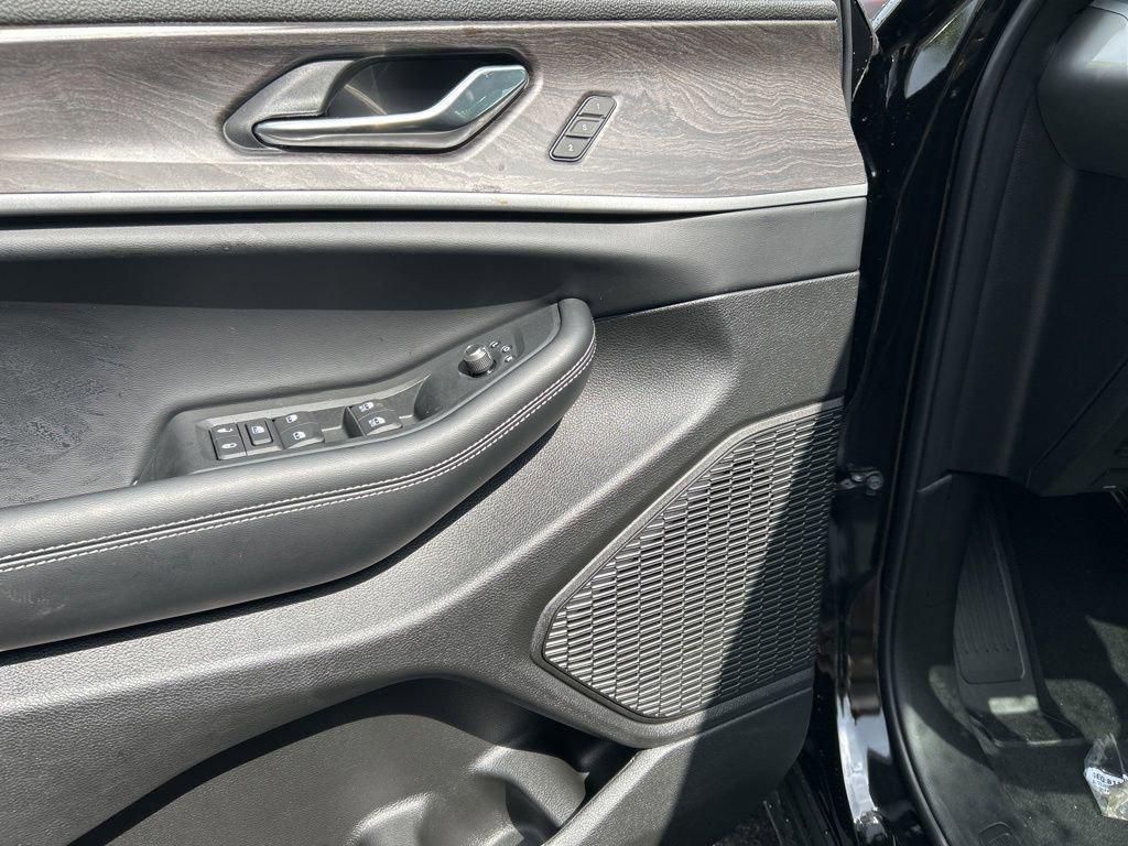 new 2025 Jeep Grand Cherokee L car, priced at $49,071