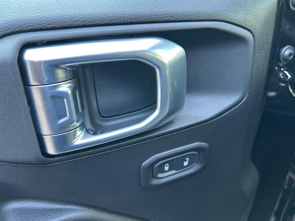 new 2026 Jeep Wrangler car, priced at $40,918