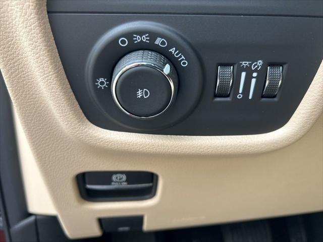 new 2025 Jeep Grand Cherokee car, priced at $48,085