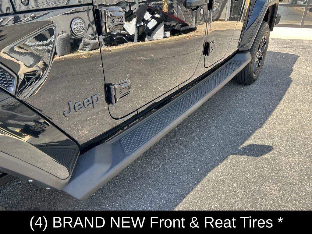 used 2022 Jeep Gladiator car, priced at $30,499