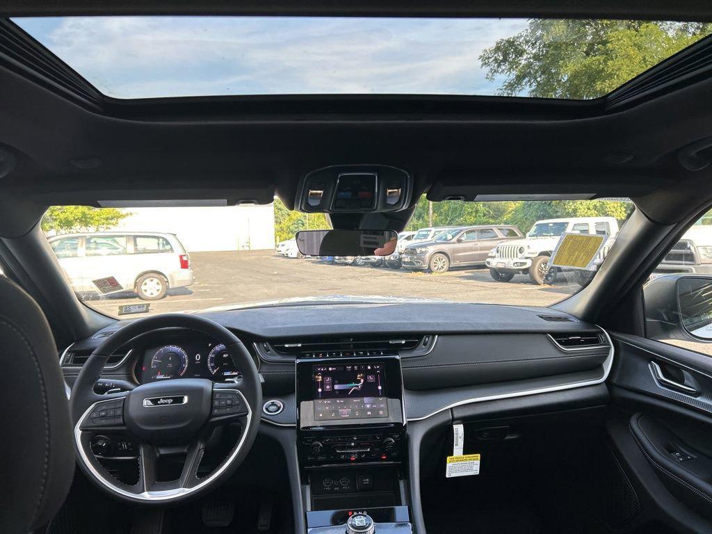 new 2025 Jeep Grand Cherokee car, priced at $39,892