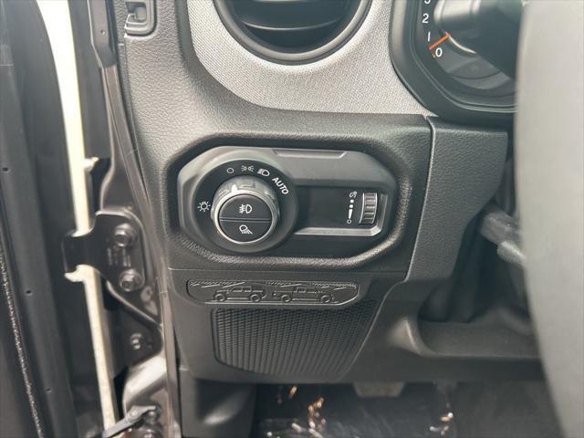 new 2025 Jeep Gladiator car, priced at $48,016