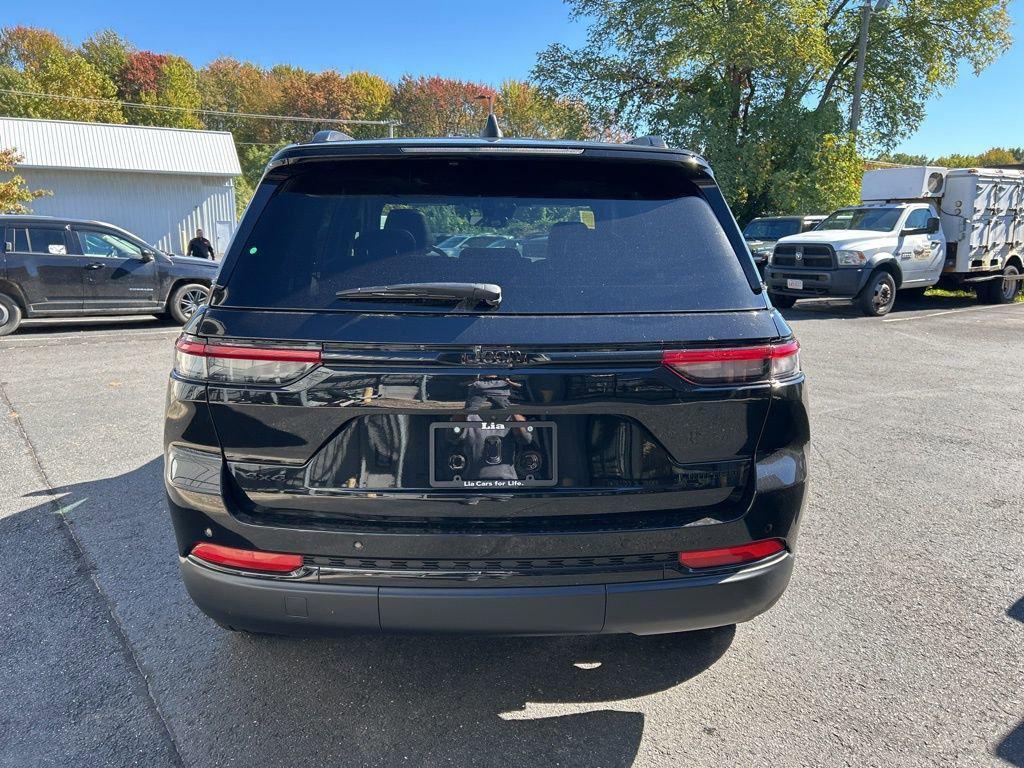 new 2025 Jeep Grand Cherokee car, priced at $50,043