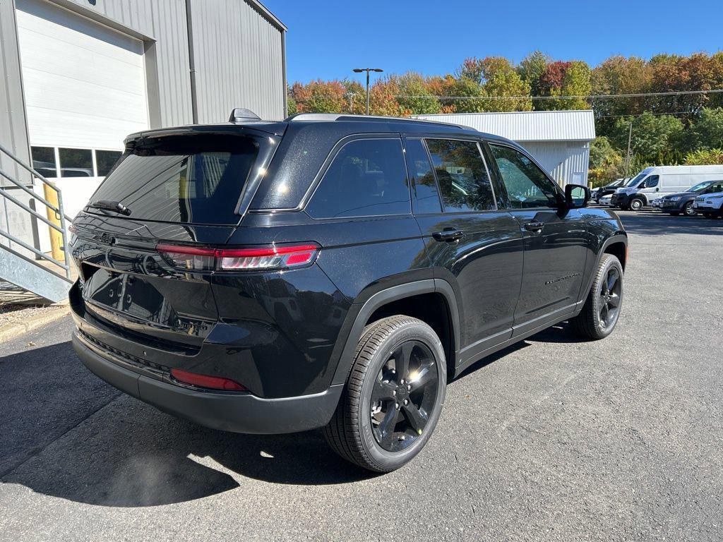 new 2025 Jeep Grand Cherokee car, priced at $50,043