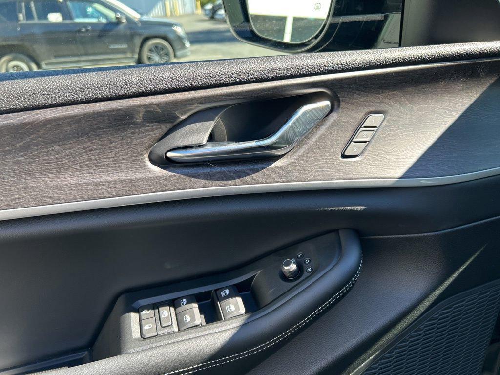 new 2025 Jeep Grand Cherokee car, priced at $50,043