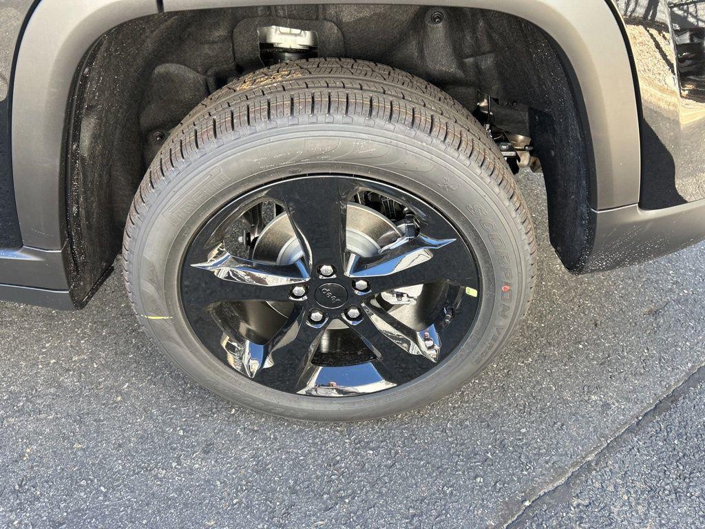 new 2025 Jeep Grand Cherokee car, priced at $50,043
