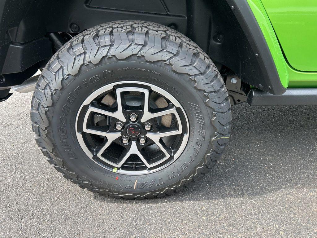 new 2025 Jeep Wrangler car, priced at $59,104