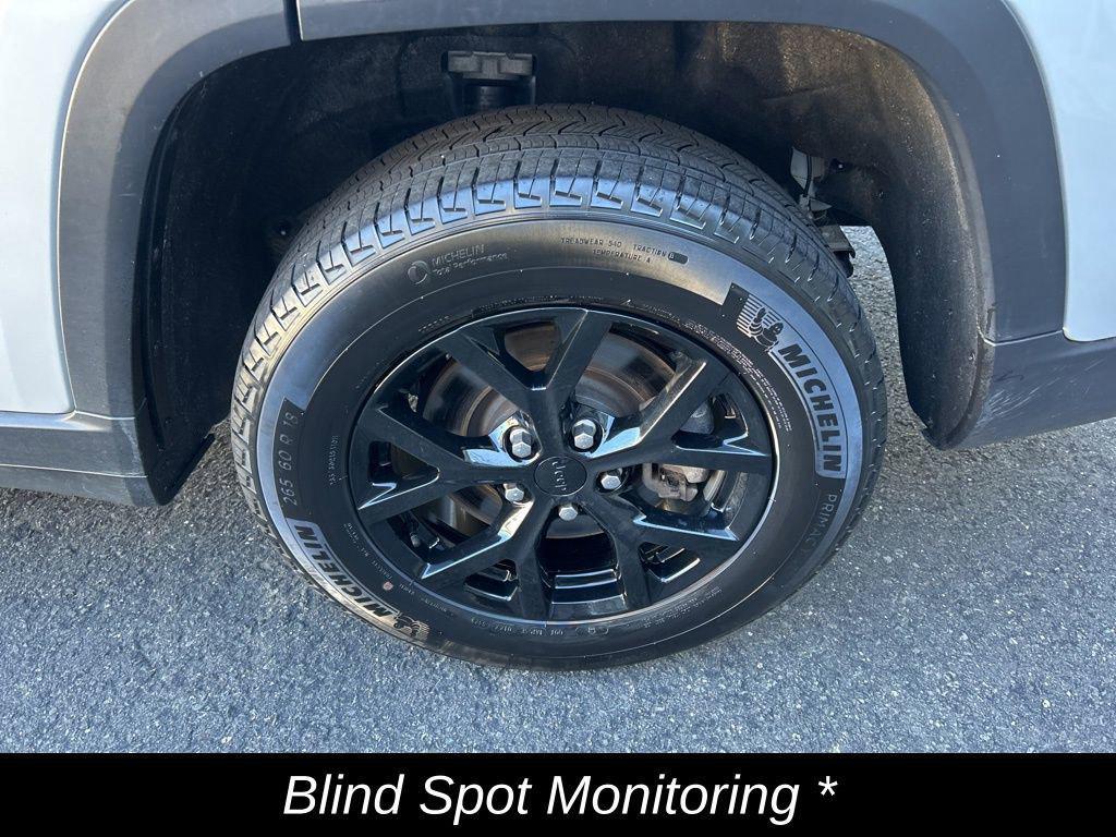 used 2024 Jeep Grand Cherokee L car, priced at $30,321