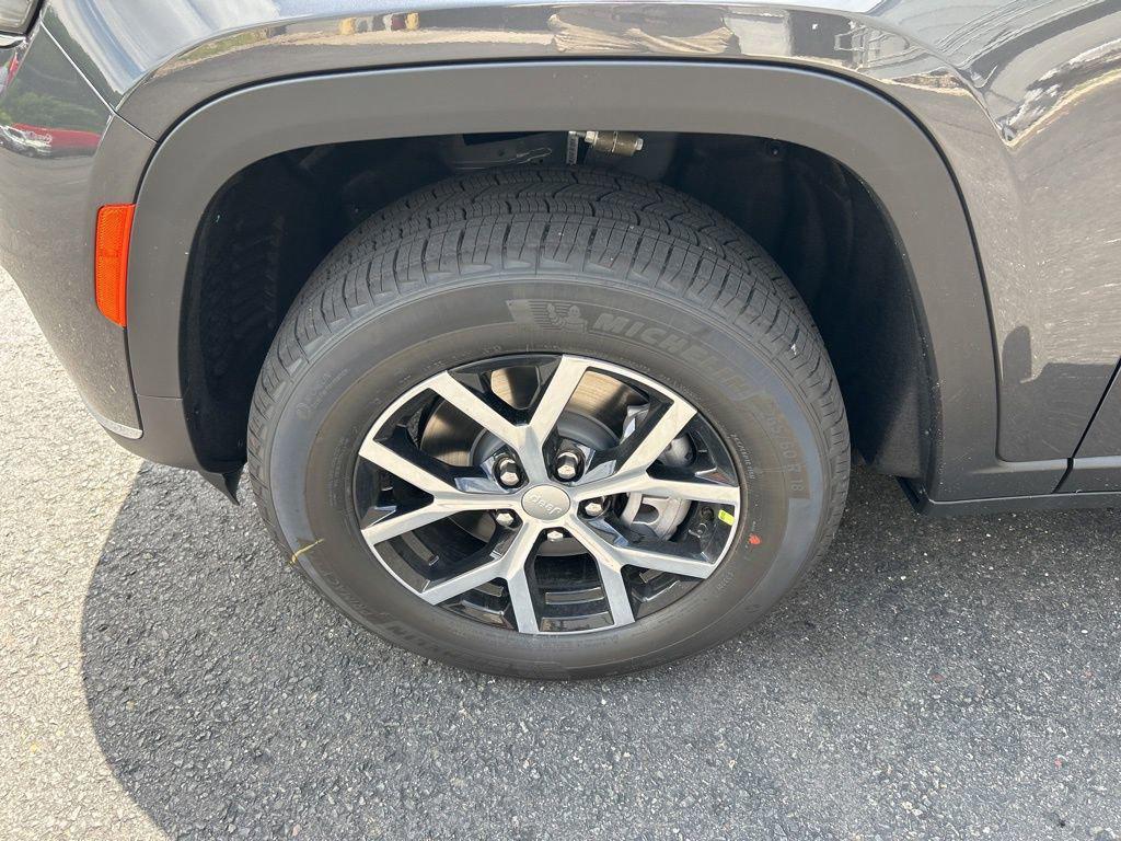new 2025 Jeep Grand Cherokee L car, priced at $49,071