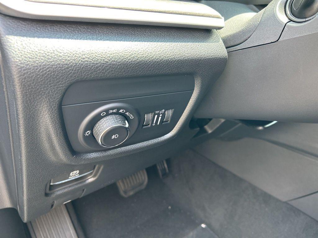 new 2025 Jeep Grand Cherokee L car, priced at $49,071