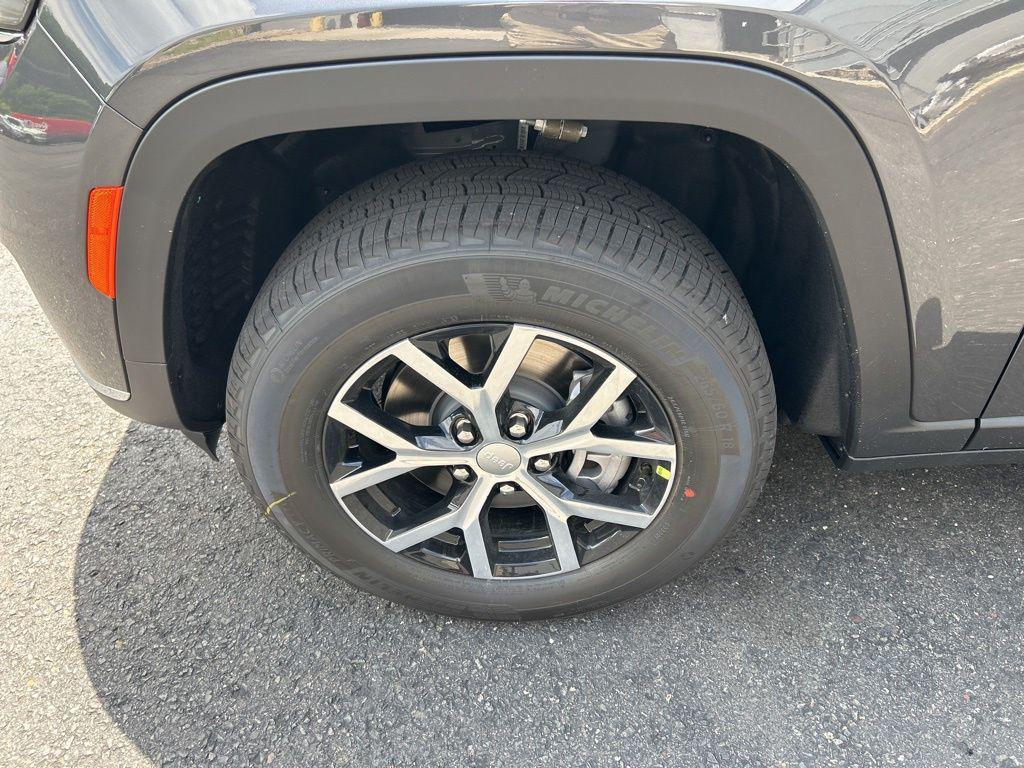 new 2025 Jeep Grand Cherokee L car, priced at $49,071