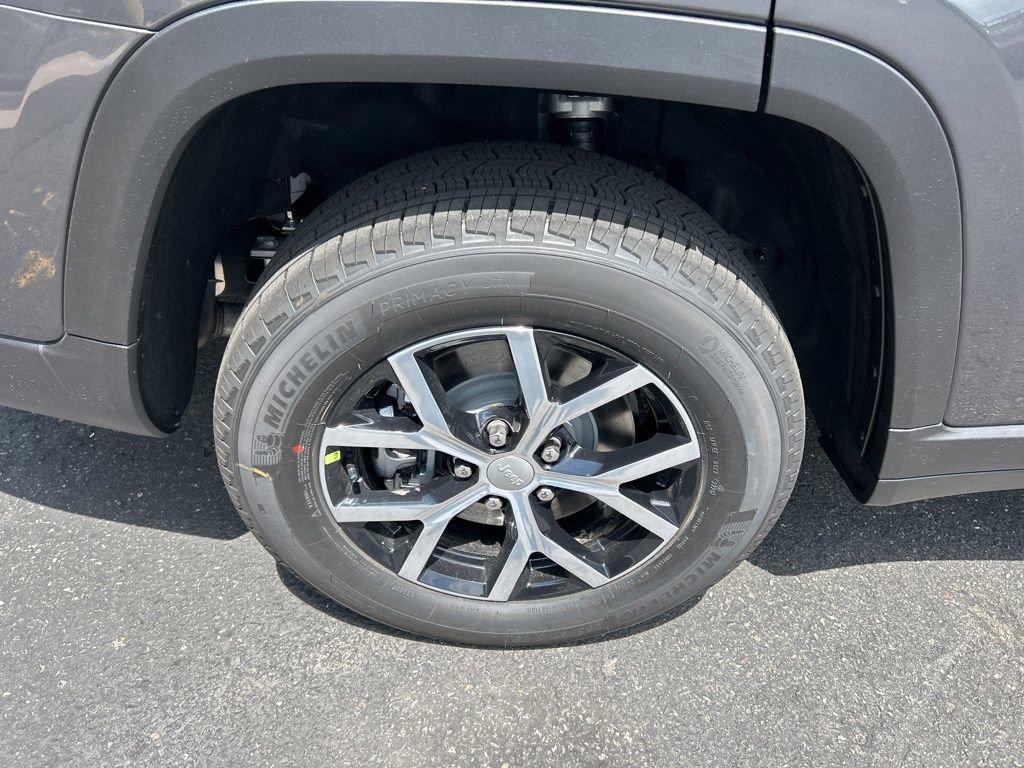 new 2025 Jeep Grand Cherokee L car, priced at $49,071
