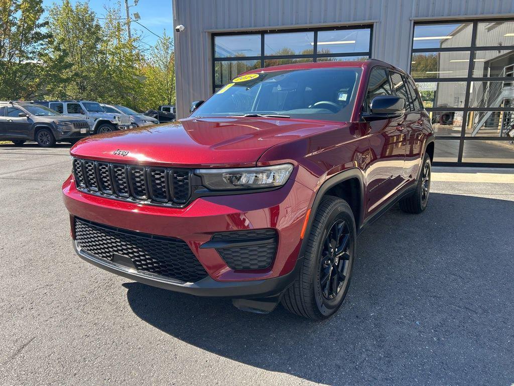 used 2024 Jeep Grand Cherokee car, priced at $32,149