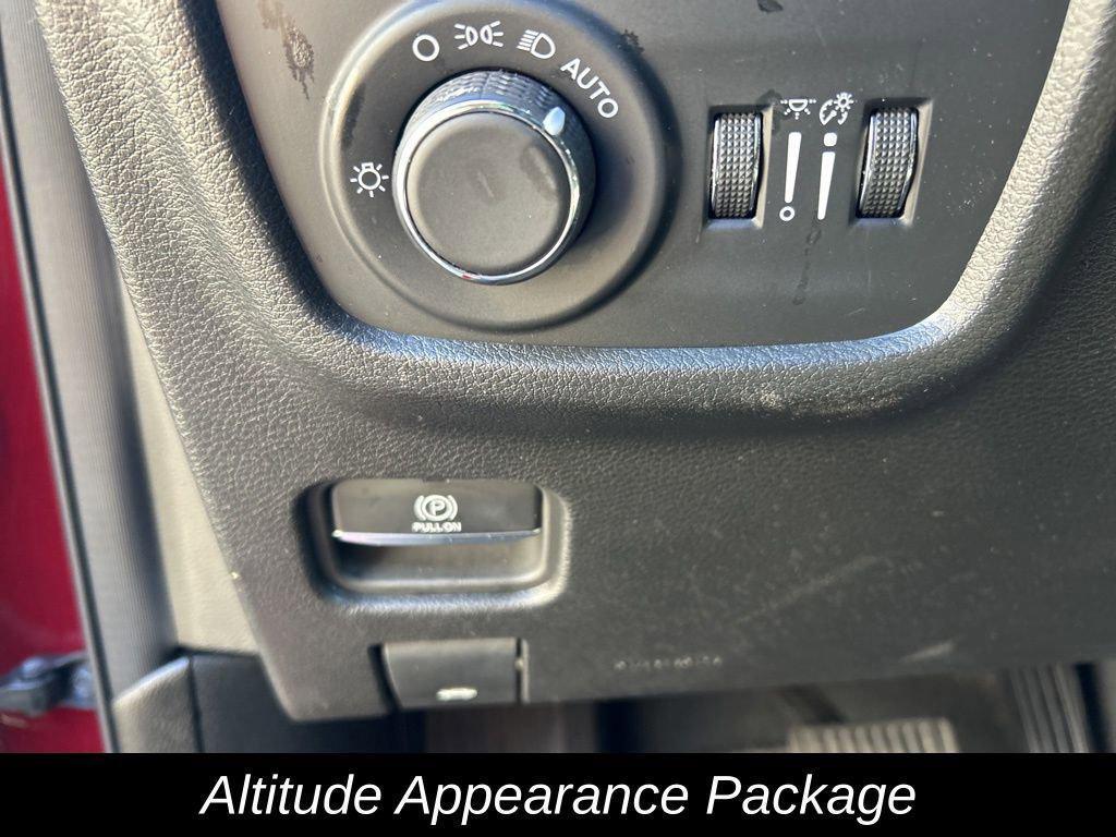 used 2024 Jeep Grand Cherokee car, priced at $32,149