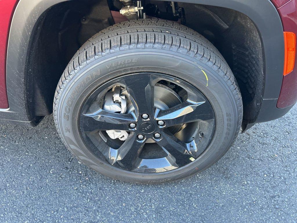 new 2025 Jeep Grand Cherokee car, priced at $49,552