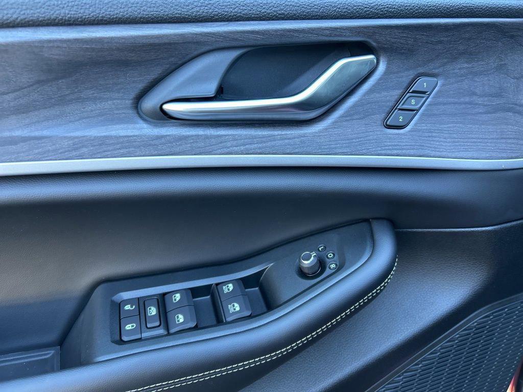 new 2025 Jeep Grand Cherokee car, priced at $49,552