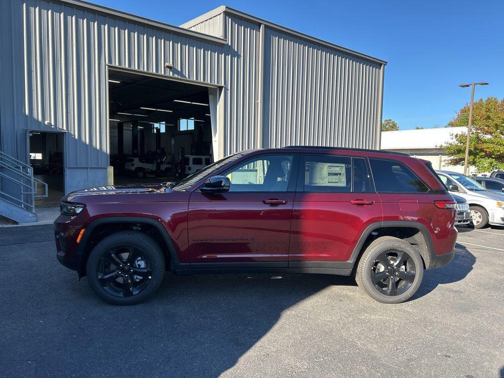 new 2025 Jeep Grand Cherokee car, priced at $49,552
