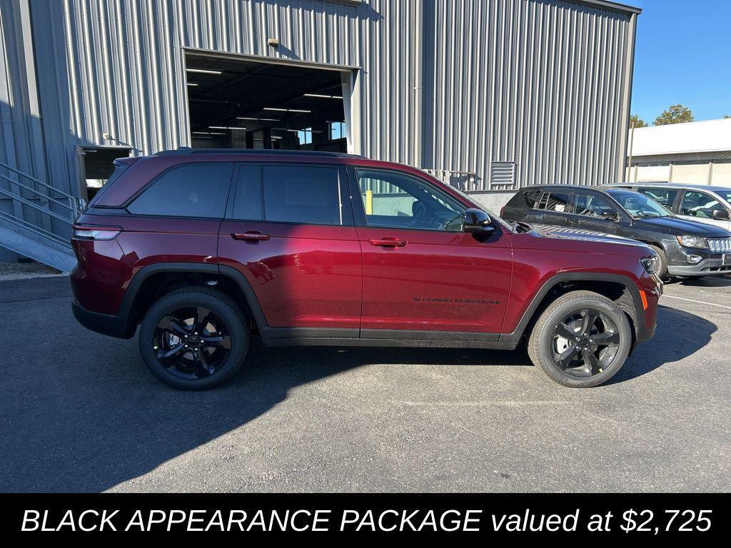 new 2025 Jeep Grand Cherokee car, priced at $49,552