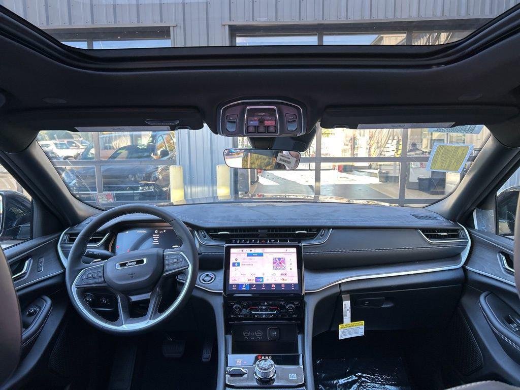 new 2025 Jeep Grand Cherokee car, priced at $49,552