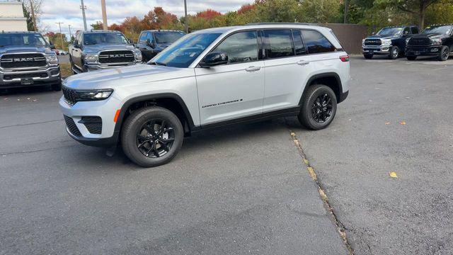 new 2025 Jeep Grand Cherokee car, priced at $44,374