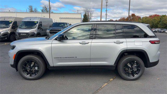 new 2025 Jeep Grand Cherokee car, priced at $42,134