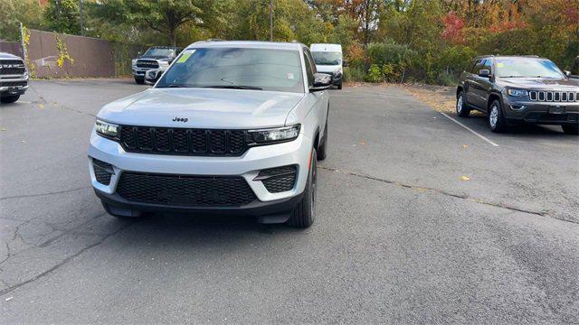 new 2025 Jeep Grand Cherokee car, priced at $42,134