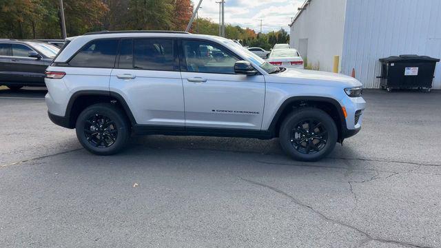 new 2025 Jeep Grand Cherokee car, priced at $44,374