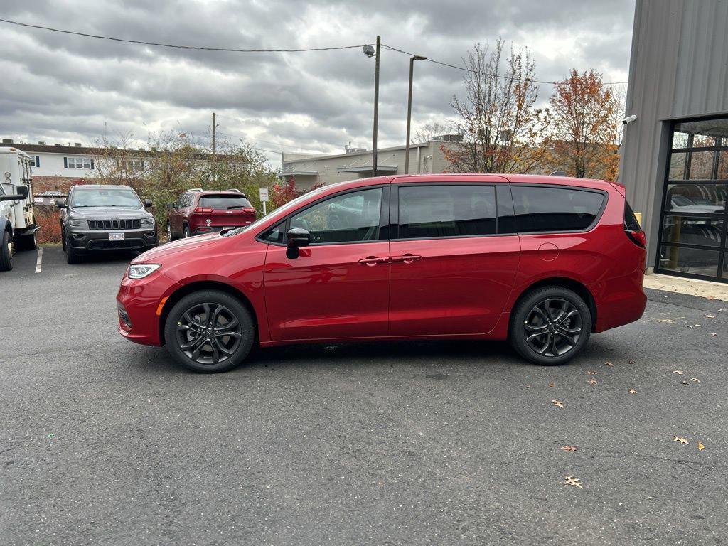 new 2026 Chrysler Pacifica car, priced at $46,786