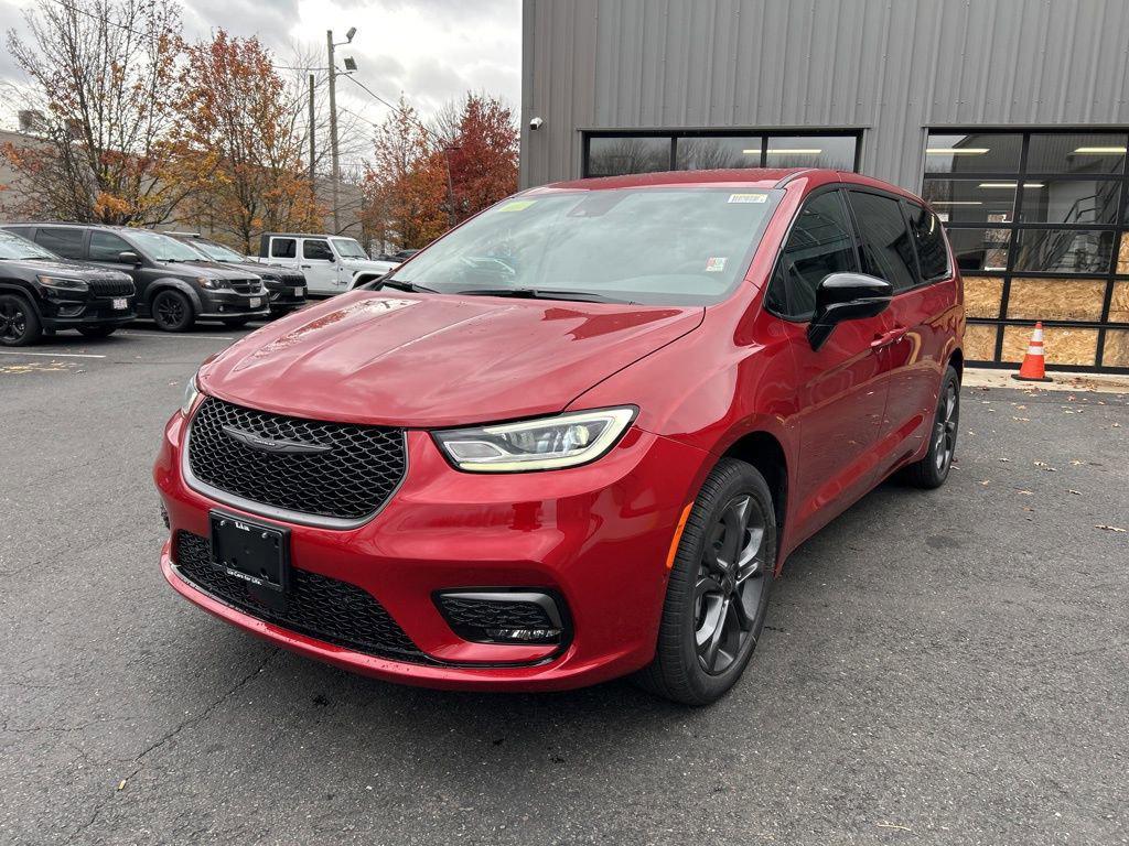 new 2026 Chrysler Pacifica car, priced at $46,786