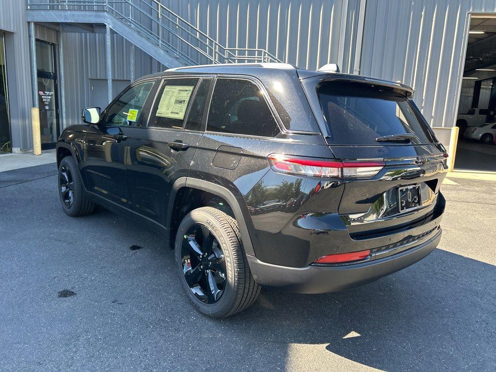 new 2025 Jeep Grand Cherokee car, priced at $44,422
